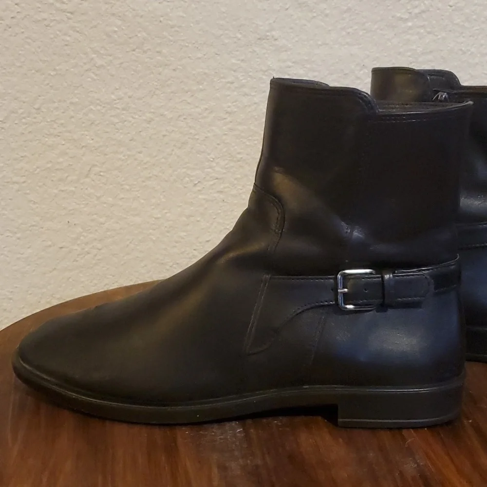 Ecco| Black Supple Smooth Leather Booties Boots Side Zip Low Heel   Sz.6